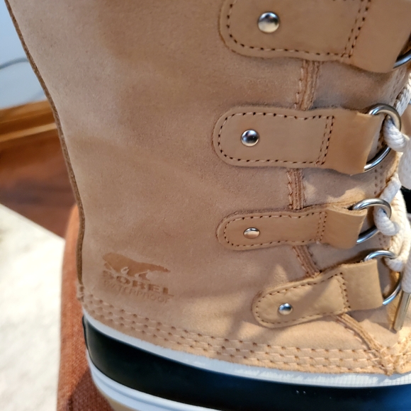 NWOT Sorel Tan and Black Fur-Trimmed Winter Boots. - Picture 7 of 8